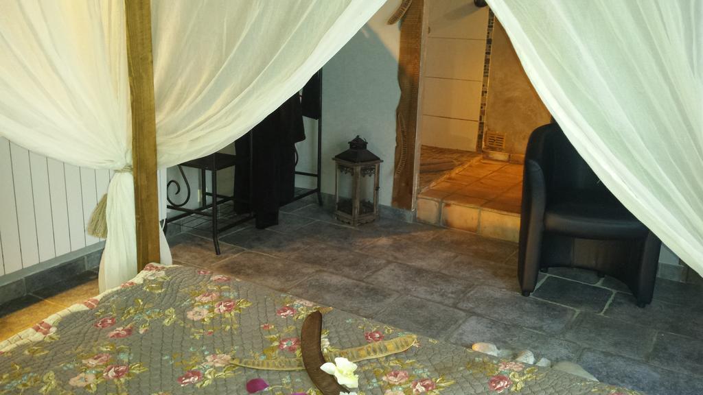 Chambres D Hotes ,Hotel ,Secret D'Une Nuit A Vicq Pres De Onnaing,Avec Piscine Rum bild